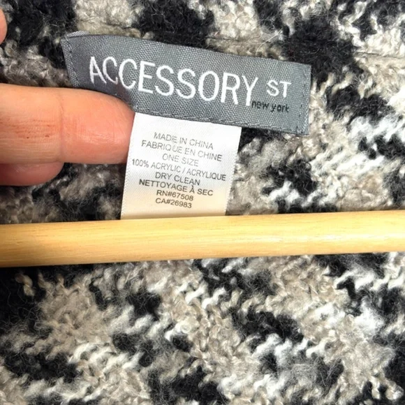 Houndstooth Cape - Picture 8 of 8